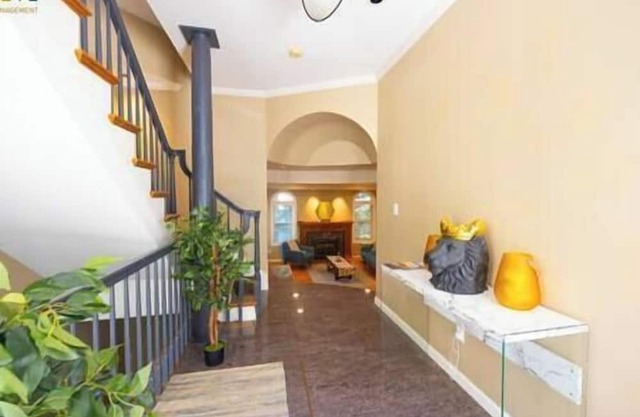Elegant Magnolia 3BR Luxury Family Retreat