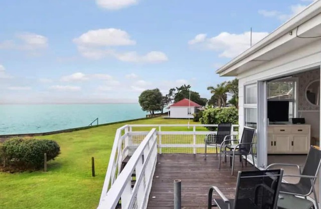 Stunning Beachfront Bach