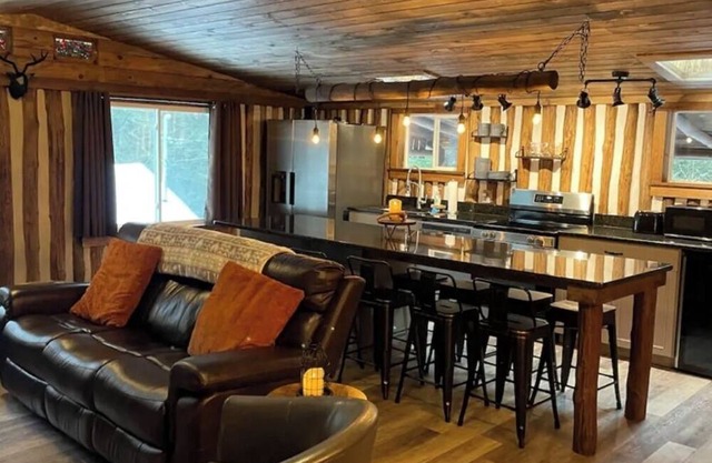Cozy Log Cabin in Jim Thorpe