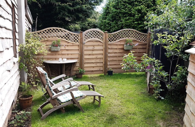 Elegant king-size ensuite bedroom & private garden. Gower coastal accommodation.