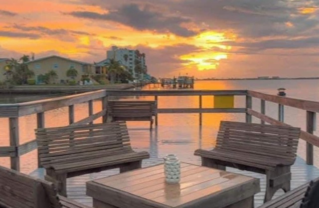 Beautiful 1 bdrm/2 bd Dunedin waterfront condo, minutes to Honeymoon Island
