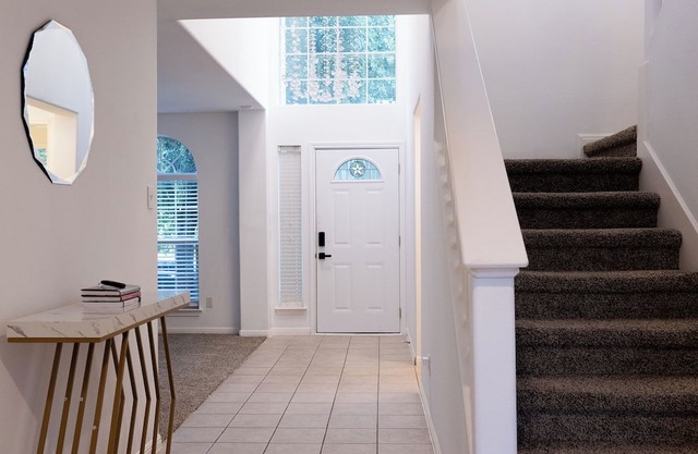 Spacious Modern Event Home Minutes from Domain