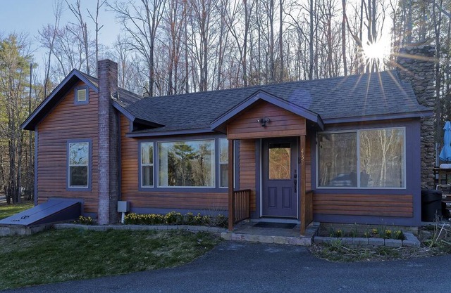NEW LISTING! Qutie Pie House (2-Bedroom Home) by RedAwning