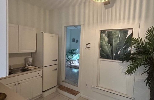 Cottage in central Arcadia available for long term stays