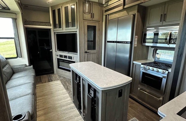 Luxury RV! Panoramic views of Cascade - Perfect for a Relaxing Getaway!