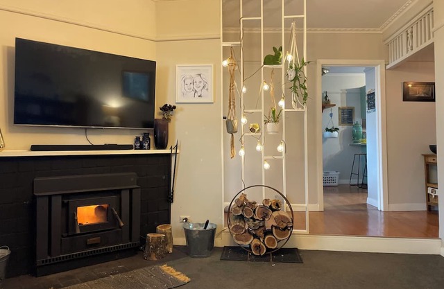 Yarragon village countryside retreat, private & cosy