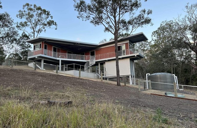 Luxury container cabin with scenic views & outdoor bath close to wineries