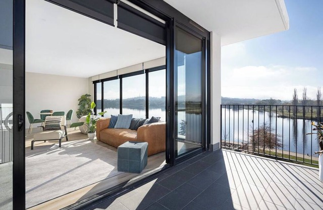 5Beds Waterfront Lux in Kingston