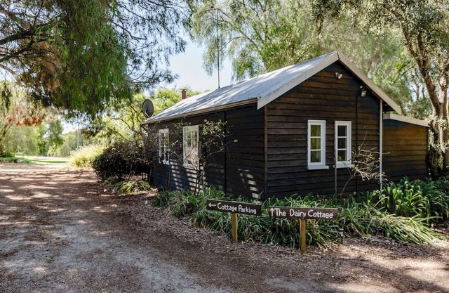 Charmingly restored, stylish traditional farm cottage set in beautiful gardens