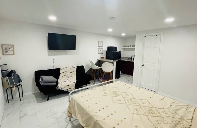 Private studio in the heart of Tampa, FL.
