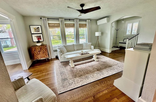 Historic Mystic at it’s best - walking distance to DT & children’s park!