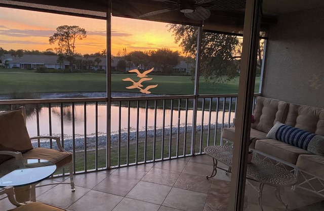 TURNKEY 2 Bed/bath+Large den/office or 3rd bedroom, including golf membership