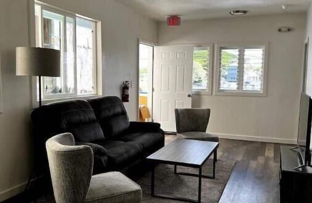 Nick's-"Spring Special" 130- large 3 bedroom