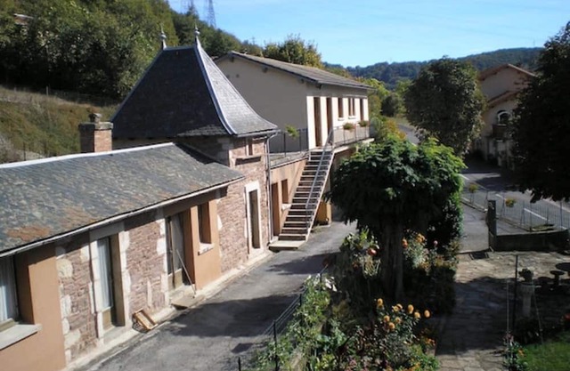 Holiday Home 'Gîte Saint-victor-et-melvieu' with Mountain View, Private Terrace and Private Garden