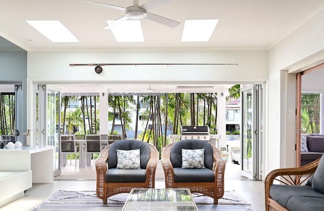 24 Cooran Court, Noosa Heads - Private Sandy Beach & Pontoon