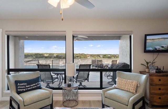 Classy Lake Travis condo with a pool and Hot tub