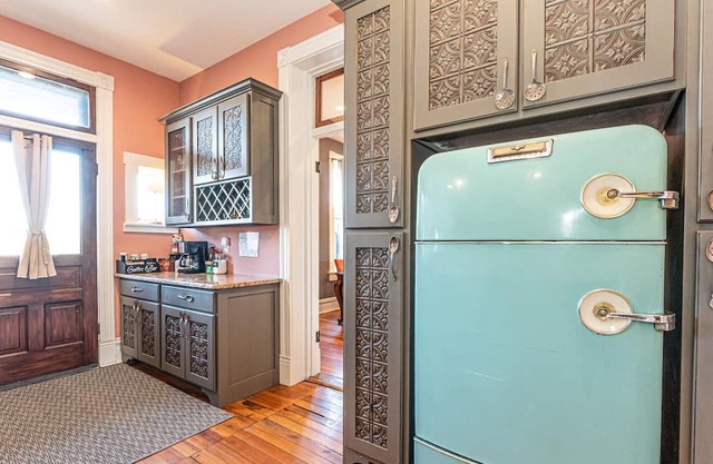 Private Room w/ Shared Bath