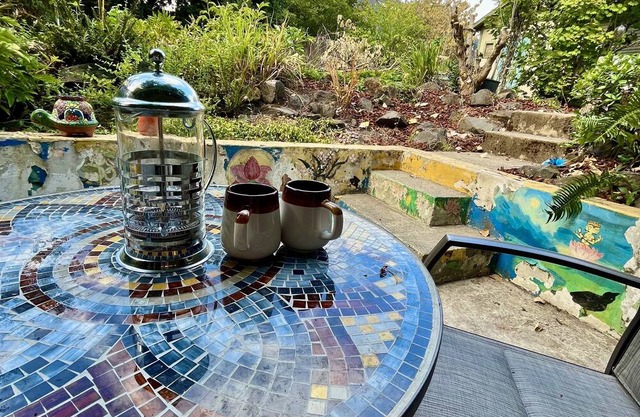 NEW - Private Garden Basement Suite in Quiet Neighborhood - With Chickens!