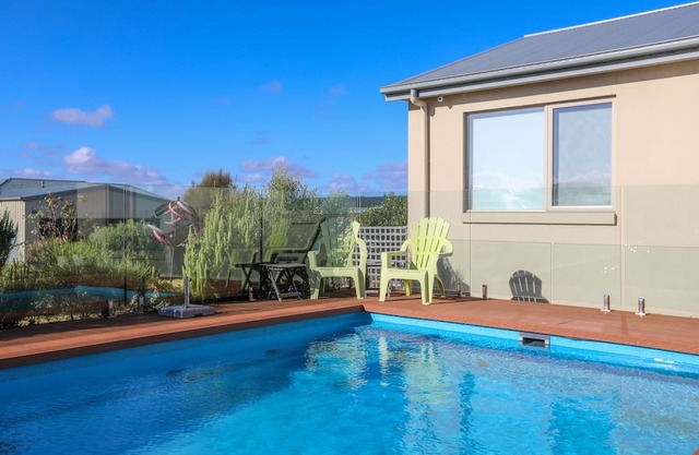 Warrnambool's 'Whale View' - FREE EV CHARGER & OUTDOOR POOL
