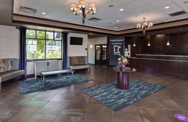 Ideal Family Getaway: Fun Water Park & Comfy Lodging Near Mall