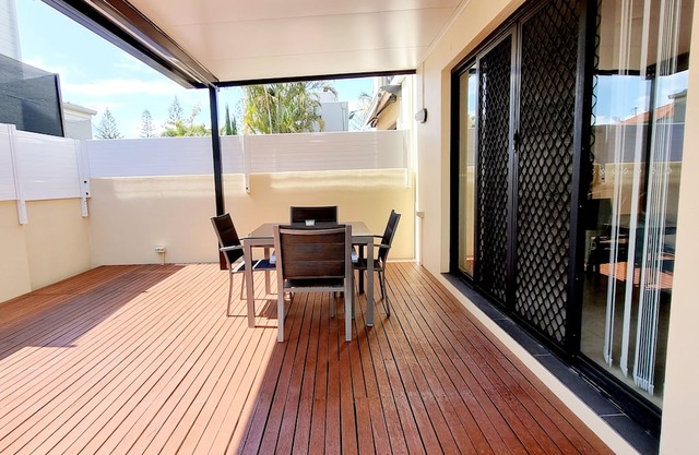 Cosy villa in Paradise Point only 200m from the beautiful Broadwater.