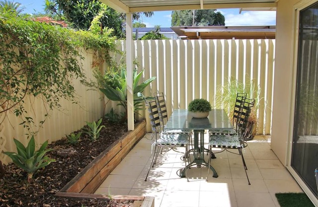 Stylish Thornlie 2BR Escape