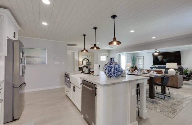 Liberty House in Pilot Point -- A cozy vibe & 10 minutes from Ray Roberts Lake.