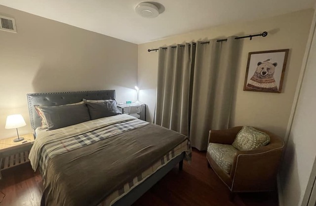 Near Claremont La Verne College near highways 10 57 210 memory foam Queen's bed