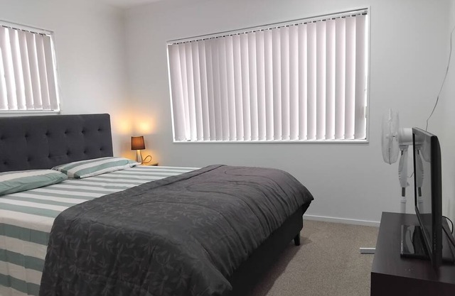 Room available <> Close to Airport & all amenities