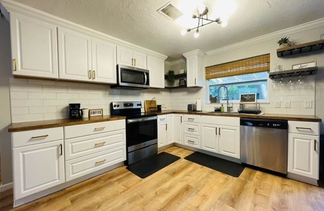 Oasis home & backyard in the Heart of DT Fort Lauderdale