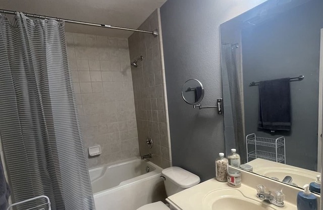 Serene and luxurious one bed townhome in beautiful Nassau Bay