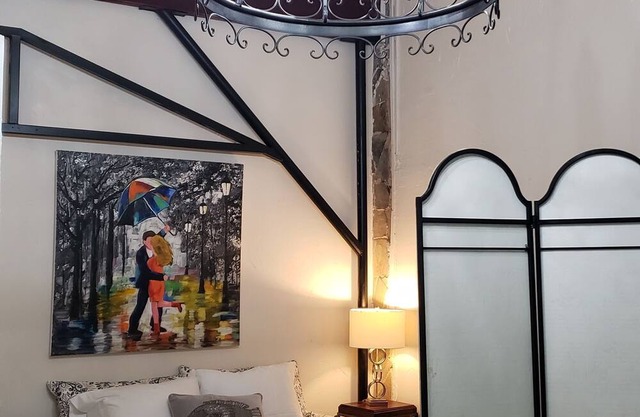 Spacious Loft King-Bed & Sofa centrally-located #1