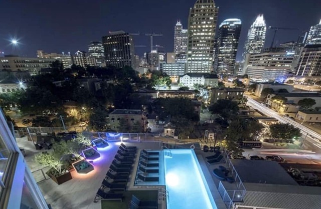 Luxury Modern Downtown Getaway