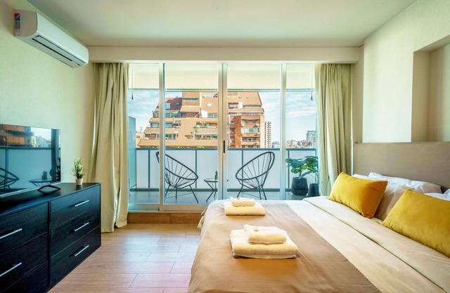 Fliphaus + BE Libertador - Lux Lofts 'F'