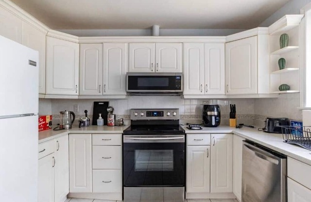 Entire house with 5BDR in Prestigious North York!