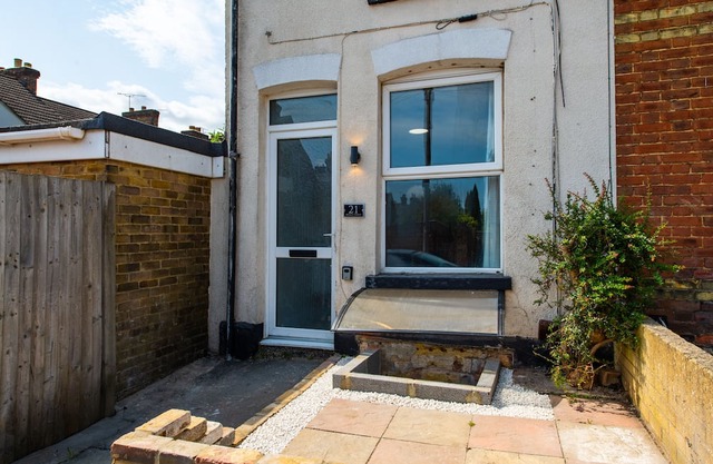 Cosy 4 Bedroom Comfort Stay Home