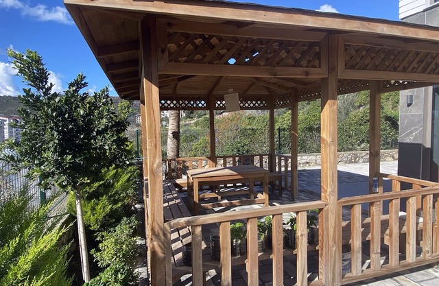 Hillside Luxury: Modern 1-BR, 10-Min Walk to Gazipasa Center & Beach