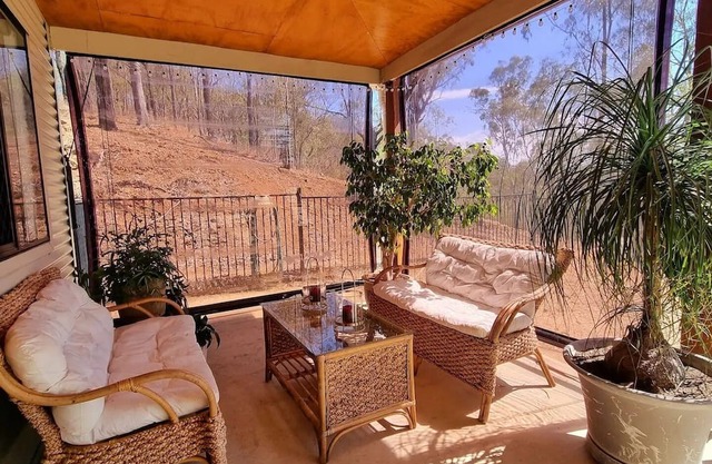 Possum Bush Retreat, Life off the grid, farm stay.