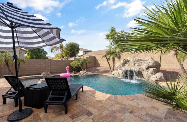 Spacious 4BR, w/ Pool and Game Room