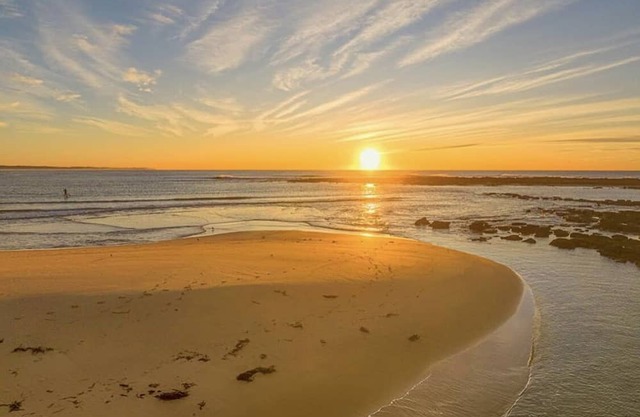 Beachfront Unit Watch the Sunrise & Sunset Sleeps 4, Pets Ok