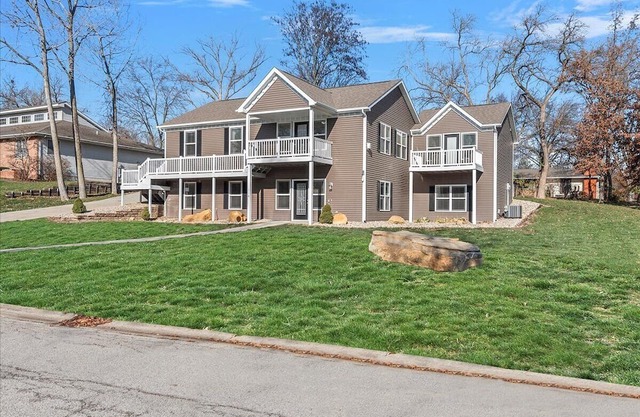 Modern and Spacious 5BR 3BA w/walking trail and lake view! Chatham/Springfield