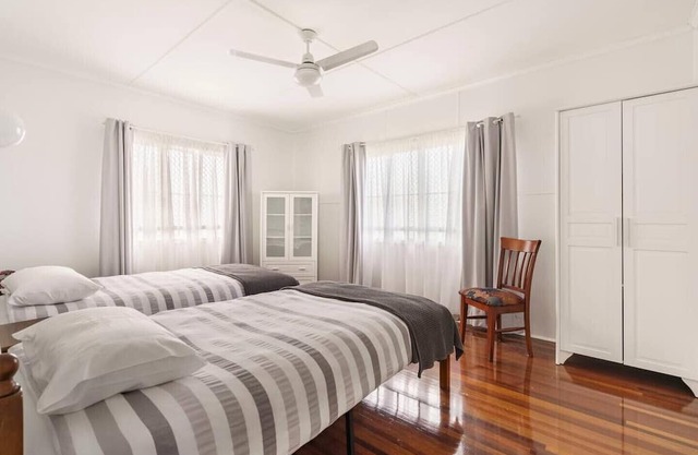 Family home in Torquay 5 min to beach/restaurants
