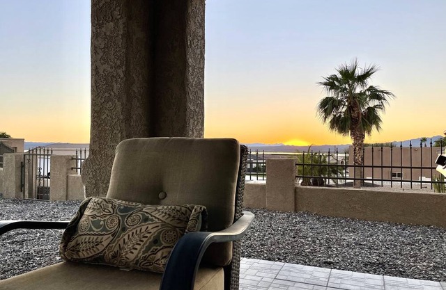 Wknd@Bernies 4 Bd-GAME ROOM, Roof Deck-H2O/Mtn View-Minutes to Water and Hot Tub