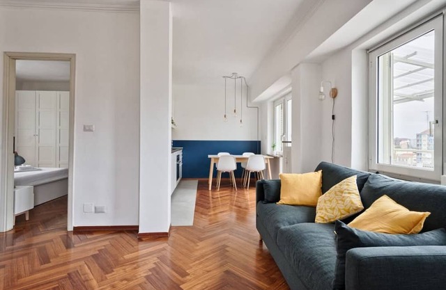 Comfortable attic apartment with a large furnished terrace is perfect for 3 people, it is located a few meters from the Carducci metro station. We are also a stone's throw from the hospitals (CTO, Molinette, Cellini) and the Parco del Valentino and it is