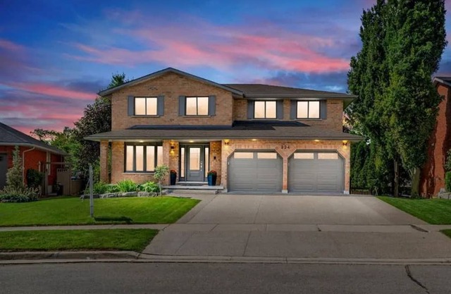 Pvt room with Pvt bathroom legal unit (No pets allowed near Waterloo airport