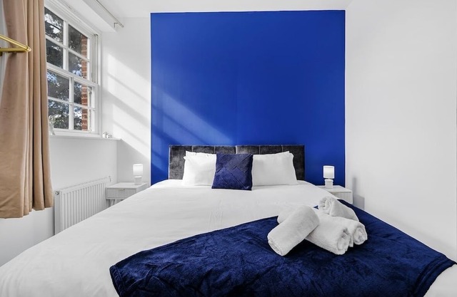 Bright & Modern 3 Bed Home | Sleeps 5