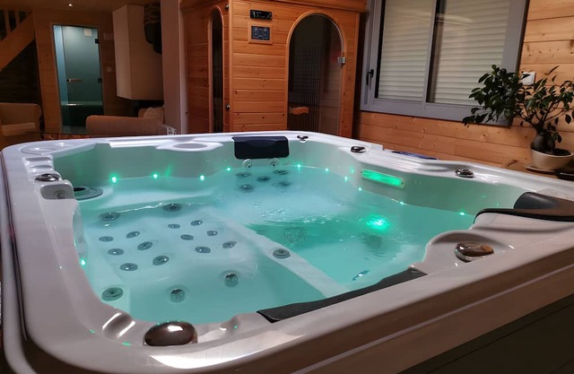 Holiday Home 'Suite Sauna Jacuzzi Hammam' with Wi-Fi and Air Conditioning