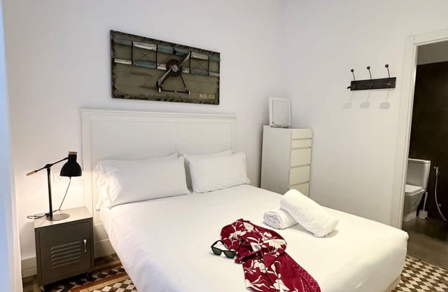 Modernist 5-bedroom apartment with AC in central Barcelona!