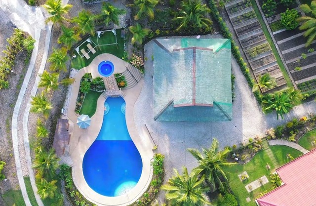 Lovenista Retreat and Camping Site - near Alegria to Kawasan Canyoneering