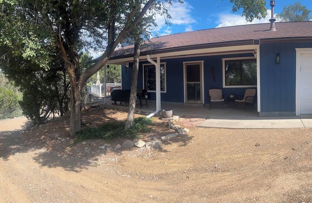 Serene 2-bedroom house with fitness room in Tijeras